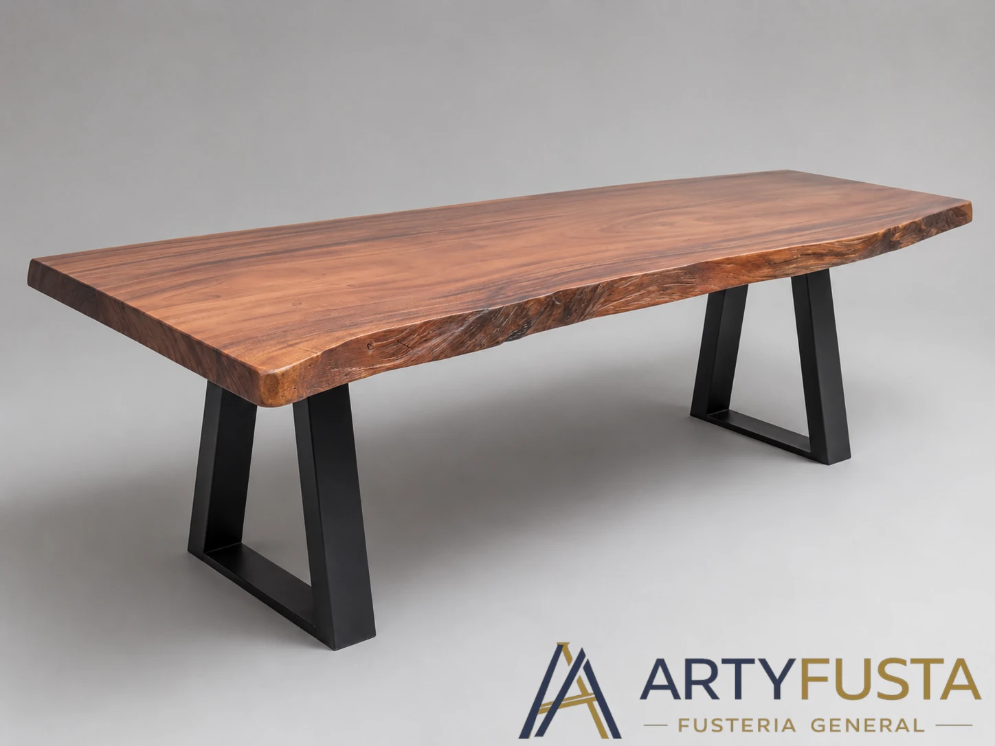 Mesa artesanal de madera