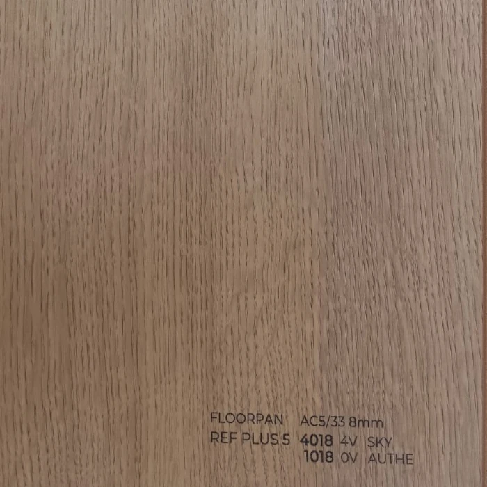 Suelo de parquet en acabado claro